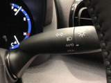 ライトスイッチです。「AUTO」にすると外の明るさに応じてスモールライト・ヘッドライトが自動でON・OFFします。夕暮れ時や屋内駐車場、トンネルなどに便利です。