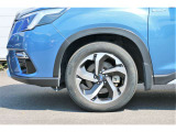 純正18インチアルミホイール、タイヤサイズ 225/55R18