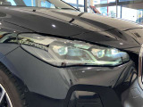 BMWのオートライトは積極的にライトをつけることにより、自車の存在を周囲に向けアピールいたします。それは安全性への配慮でもあります。