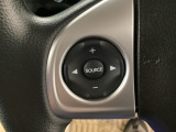 ステアリング左手側にオーディオ関連のコントロールスイッチを配置しています。操作時は視線を逸らすことなく運転に集中できます。