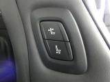 助手席もパワーシート付です。運転席からは、助手席肩口パワーシートスイッチで助手席シートの操作が手軽にできます。