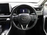 各操作スイッチなどもハンドルから手を放すことなく操作可能で安全運転に支援いたします!
