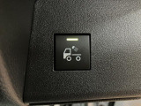 夜間・朝方の作業など、暗い場所での作業の際に荷台を照らす、LEDの大型荷台作業灯を採用。首振り機構付で荷台全体を照らします