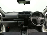 見通しのよいすっきりとした視界で、誰でも運転しやすいです。運転のしやすさは疲れにくさにも繋がりますよ♪