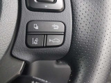 設定車速内で先行車の車速に合わせて速度を調節することで一定の車間距離を保ちながら追従走行できる「レーダークルーズコントロール(ブレーキ制御付)」を装備しています。