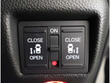 両側電動スライドドア付き。運転席手元で開閉が可能です。