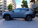 ホイールアーチが台形なのデザインになり、ここを見てもJeepとすぐ分かります!