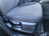 背もたれの角度や、お尻部分の上げ下げなど、ご自身の運転ポジションを細かに調整できます。運転時の姿勢によって、疲れ具合が変わってきますので、自分の運転ポジションを見つけてください。