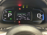一目で今出ている速度が分かるデジタルメーターを採用しており、うっかりのスピード超過も減りますよ