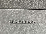 【ニーエアバック】運転席足元には事故の衝撃から守るエアバックが付いています!