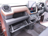 当店のお車には第三者機関の検査による「車両状態証明書」がついています!安心して乗っていただくためにも是非ご覧下さい!(一部お車を除く)