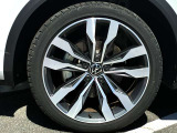 19インチ純正アルミホイール+225/40R19タイヤを装着。