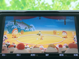 画面にはテレビ番組の映像が表示され、停車中のひとときに車内で映像を楽しめます。画面の表示がはっきり確認でき、休憩時間などに過ごし方の幅を広げてくれる便利な装備です。