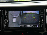 アラウンドビューモニター搭載で運転席からクルマの前後左右の状況を確認できます。