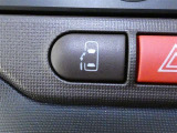 【助手席電動スライドドア】助手席側は電動スライドドアを装備!ドアノブ・リモコンキー・車内スイッチで、簡単にドアの開閉操作が出来ます。お子様連れで手が放せない時等に、とっても便利な機能です♪