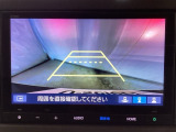 バックでの車庫入れも安心です! リアカメラが付いているバックモニター付のナビを装備しております。操作線もついており距離感も画面から確認できます。