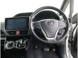 見通しのよいすっきりとした視界で、誰でも運転しやすいです。運転のしやすさは疲れにくさにも繋がりますよ♪