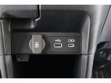 スマートフォンなどの音楽再生が可能なUSB接続ジャック装備車両です♪♪♪