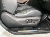 パワーシート搭載。微妙な調整が手軽にでき、最適なポジションで運転することが可能です。