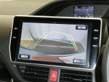 バックガイドモニターで、後方を確認しながら安心して駐車することができます。運転初心者も熟練者も必須の機能ですよ!