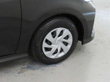 装着タイヤサイズは、175/70R14です。