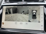 3Dサラウンドカメラ(360&deg;カメラ)で全方位の死角となる部分や発進時・駐車時・細い路地からの運転などカメラを通してモニターで確認することが可能です。