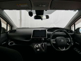 見通しのよいすっきりとした視界で、誰でも運転しやすいです。運転のしやすさは疲れにくさにも繋がりますよ♪