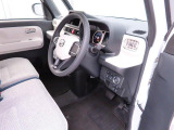 当社では全車、納車前にサービス工場で12ヶ月点検相当の整備を実施しております。そこで確認された不具合箇所は修理しておりますのでご安心下さい。