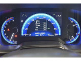 先進的なディスプレイ表示のスピードメーター。