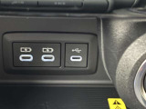 こちらのクルマはUSB接続コネクタも装備されています♪スマホの充電などにお使い下さい。ご旅行中での充電切れも、これなら心配いりませんね!