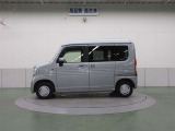 燃料タンクを前席の下に収めるホンダ独創のセンタータンクレイアウト採用により荷室を低床化し、高さのある荷物の積載にも対応できる空間です