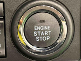 電子カードキーを携帯していれば、ボタンを押すだけでエンジンの始動がスマートに行えます。