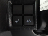 シートの座面と背面を温める運転席/助手席シートヒーターを装備。体を冷やしたくない方にうれしい装備を揃え、冬の寒い日や寒冷地でのドライブを快適にします。