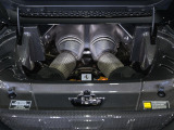 新開発のV6エンジンは「ピッコロV12」と呼ばれるほど、高回転域まで澄み切ったエグゾーストノートを奏でます。