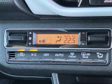 車内快適オートエアコン。操作性も良好です