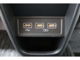 スマートフォンなどの音楽再生が可能なUSB接続ジャック装備車両です♪♪♪