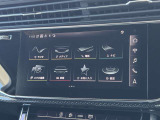 MMI コントロールパネル。シンプルなデザインのメニューなどによって優れた操作性を実現しています。ハプティック技術という振動装置がタッチパネルに付加されており押すと指先に振動のアンサーバックがあります