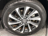 【純正アルミホイール】です!車両デザインに合わせてホイールをデザインしているため、見た目にもカッコイイアルミホイール♪洗車もラクチンで錆びません。