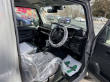 運転席入り口も広々です