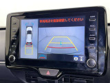 後方の見える安心をお届けするバックガイドモニター付:バックするときのアシストラインもあって楽々バック!車庫入れや縦列駐車をサポートし、苦手な駐車も安心です!今やもう手放せない装備ですネ♪