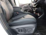 パワーシート搭載。微妙な調整が手軽にでき、ピッタリなポジションで運転することが可能です。