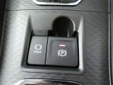 【ブレーキホールド】・・・「HOLD」スイッチを押し、システムONの状態にしておくことで、渋滞や信号待ちなどでブレーキを踏んで停車した時にブレーキを保持。 アクセルを踏むと解除されます。