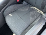 愛車のシート・インテリアをキレイなまま保つことができるルームコーティングをおすすめしております。本革シートだけでなくファブリックシートのお車でも効果を発揮致します。