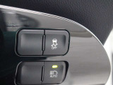 滑りやすい路面等で走行安定性を確保する、S-VSC(ステアリング協調車両安定性制御システム)が装備されています。
