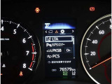〈レーンディパチャーアラート〉道路上の白線(黄線)をカメラで認識し、ドライバーがウインカー操作を行わずに車線を逸脱する可能性がある場合、ブザーとディスプレイ表示により注意喚起サポートをします!