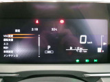 右側に大きく見やすいデジタルスピードメータ左側ディスプレイには運転支援システム等を表示