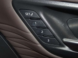 運転席のパワーシートは3名様分までメモリー機能付きです。