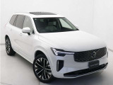 Volvo Cars appで車にリモートアクセスして、空調機能の操作や車の施錠・開錠、ソフトウェア更新などが可能です。エアコンやシートヒーターを操作して、出発前に車内を快適な温度に整えられます。