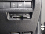 ETC車載器は、ビルトインタイプですっきり収納され、見た目も使い勝手も満足のアイテムです。