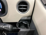 【運転席ドリンクホルダー】使いやすさに配慮したドリンクホルダー